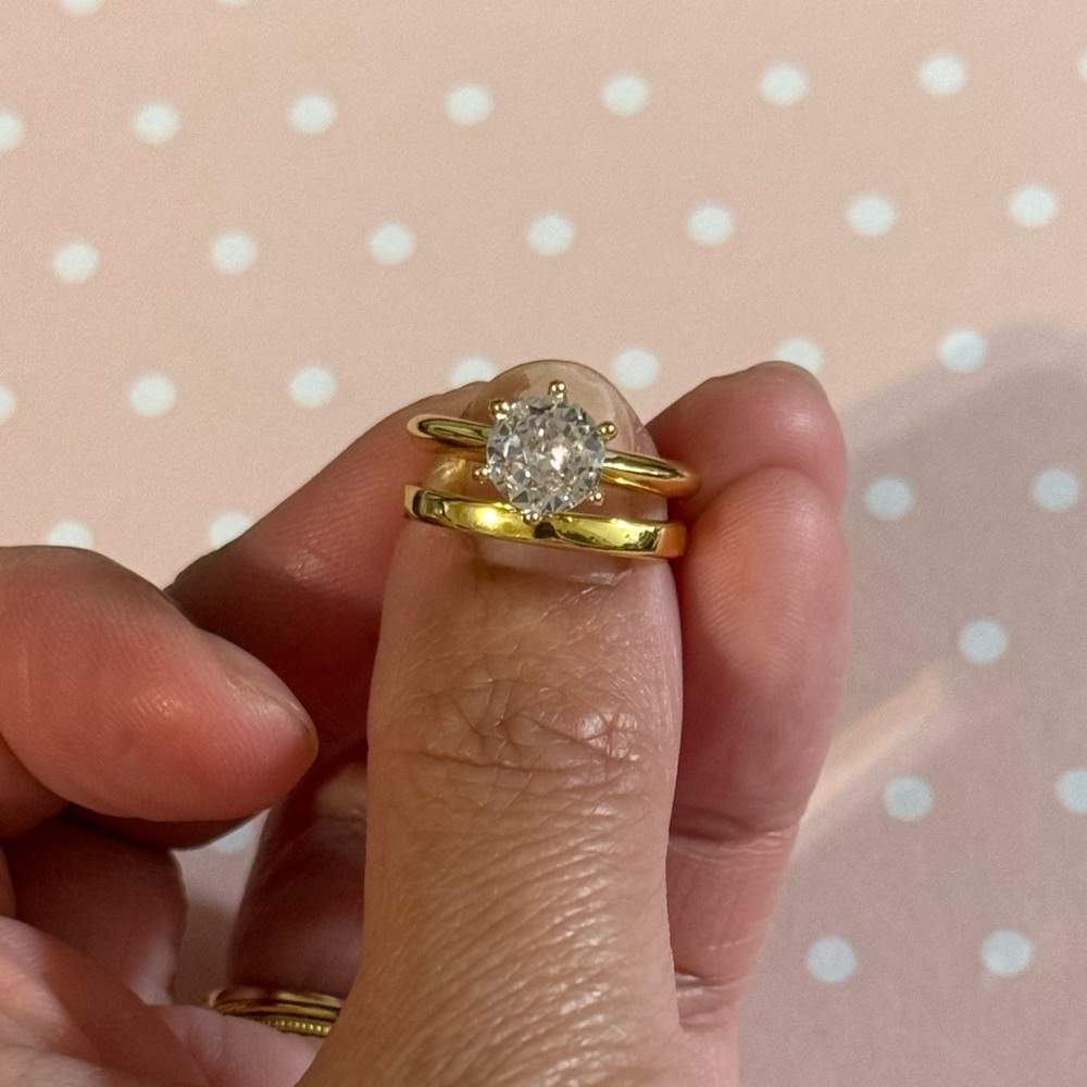 Gorgeous & Classic engagement wedding ring set